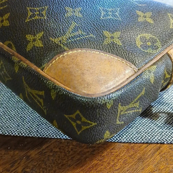 Louis Vuitton Brown Monogram Clutch bag - Picture 9 of 16